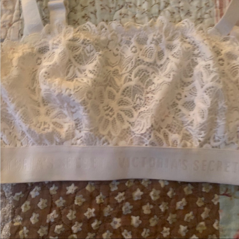 NWT Women’s Victoria’s Secret Size XS Unlined Wire-free Floral/Flower Lace White